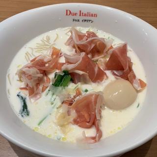 White cream ramen(黄金の塩らぁ麺 ドゥエイタリアン 市ヶ谷本店)