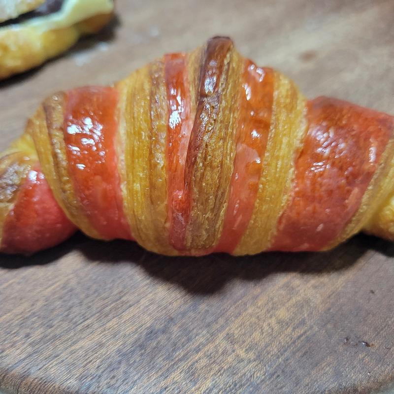 2色の熟成クロワッサン(プレーン&いちご)(月のトリコ)