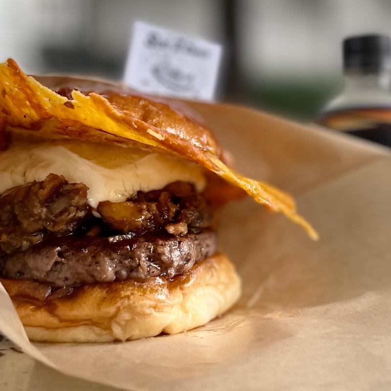 メープルベーコンジャムチーズバーガー(サントゥーダイナー （Sun2Diner）)