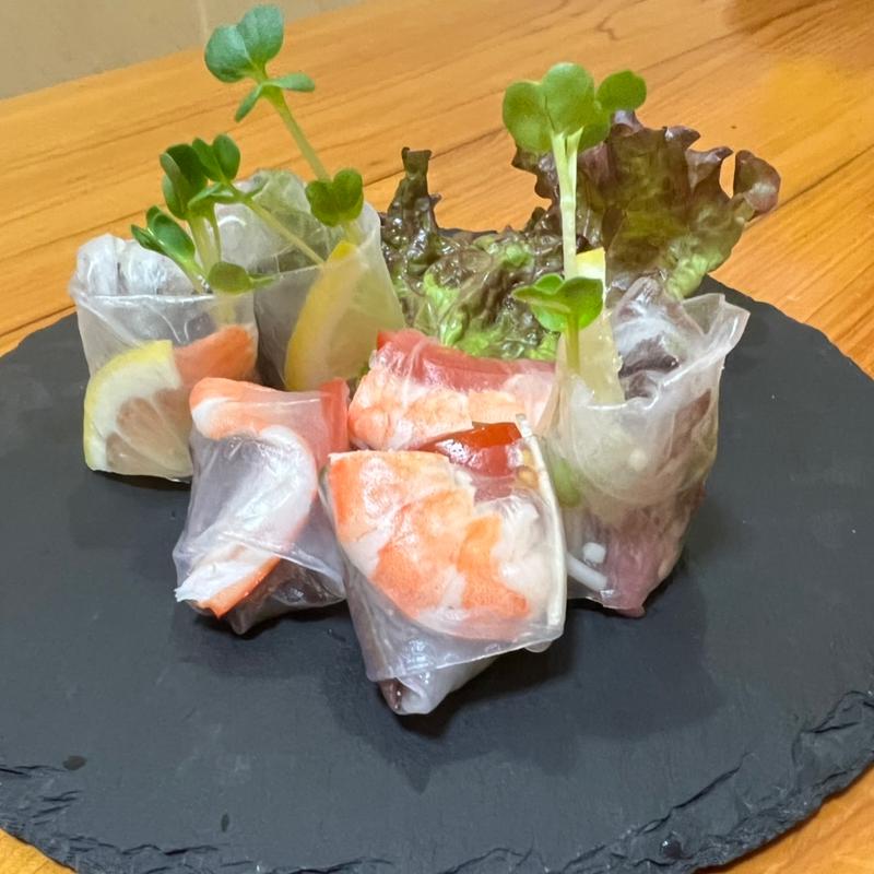 生春巻き　　エビ、まぐろ入り(居酒屋 いごっそ )
