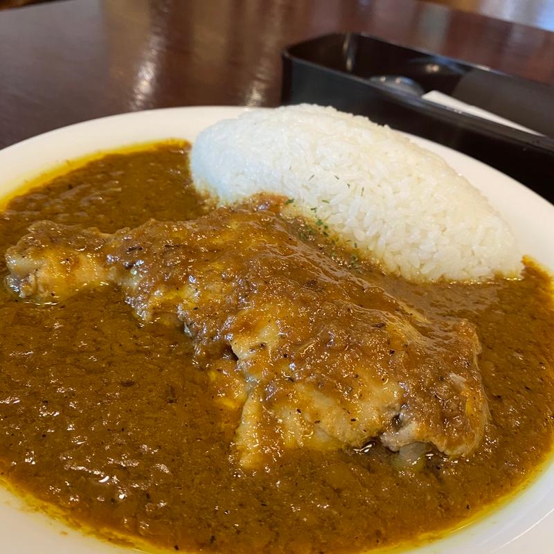 チキンカレーの大盛り(Cafe Charo)