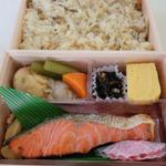 紅鮭と炊込みご飯弁当(あさり炊込みごはん)
