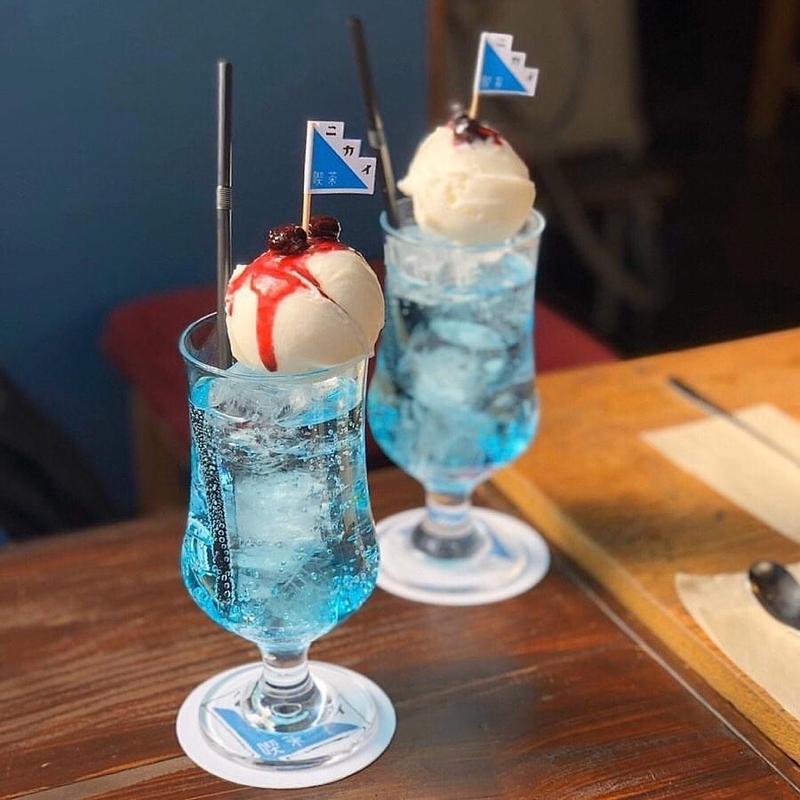 青いのクリームソーダ(喫茶ニカイ)