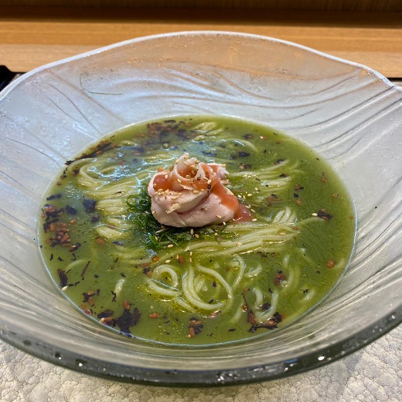 抹茶の冷やし塩らーめん(塩中華そば おかだ なんばラーメン一座店)