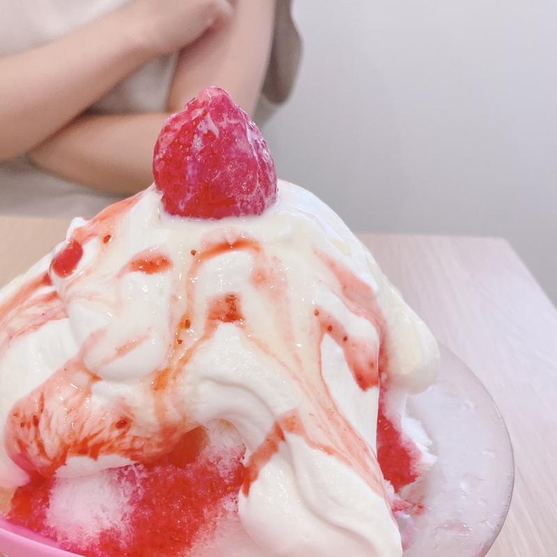 いちごハーフ(ふしぎなかき氷)