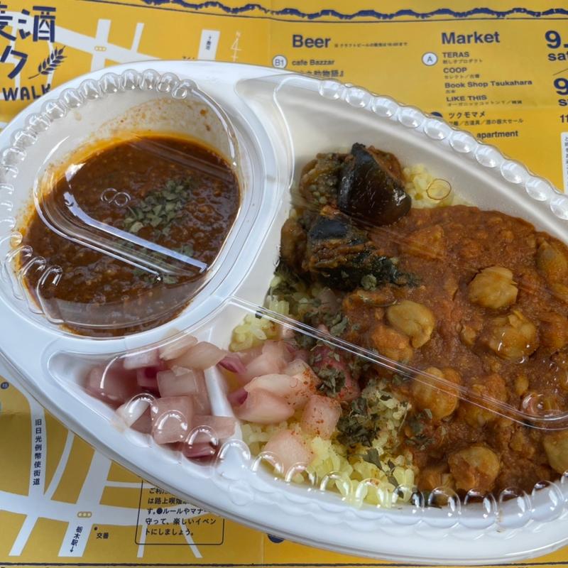 キーマカレーとひよこ豆のカレー(月とスパイス)