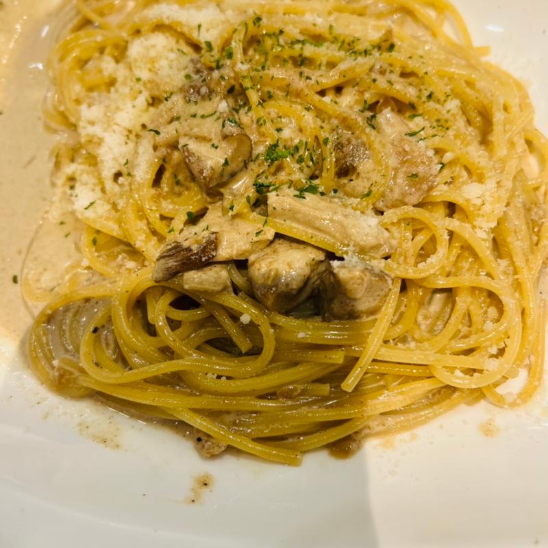 ポルチーニ茸のクリームパスタ(タベルナ恵)