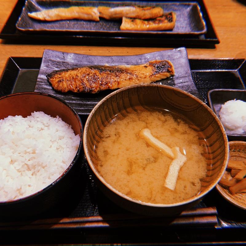 さわら西京焼(炭火焼干物定食 しんぱち食堂 新宿店)