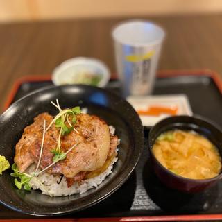 秋田産桃豚炭火焼豚丼(鶏寛 仙台店)