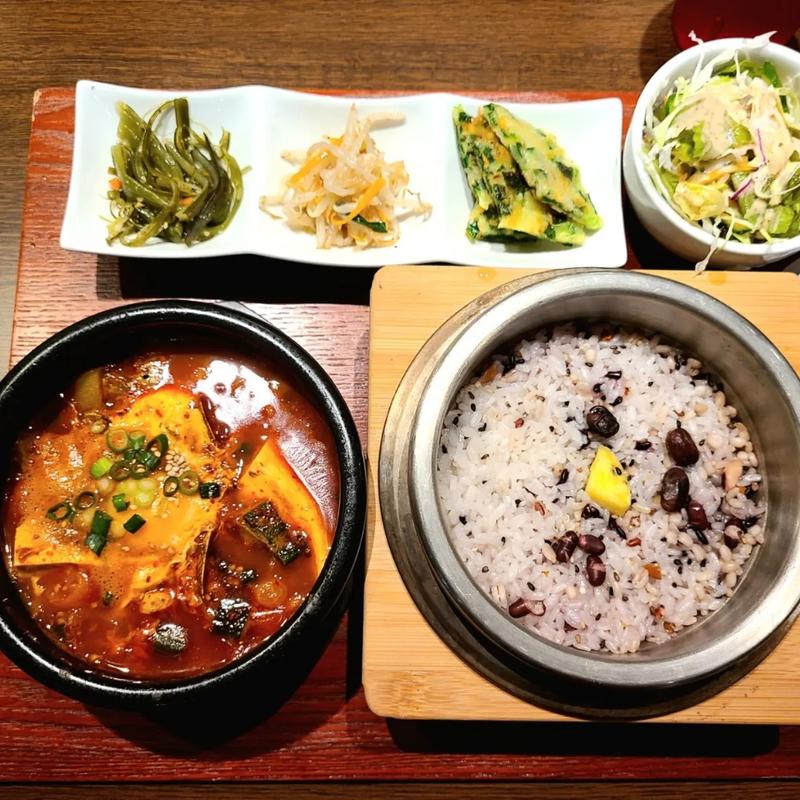 スンドゥブチゲ(釜めし大統領)