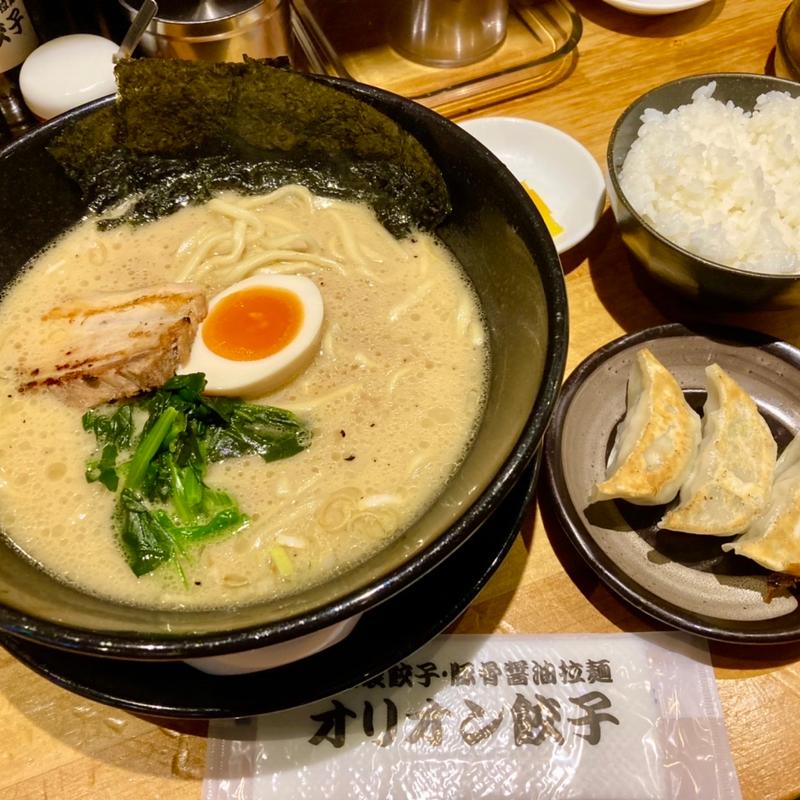 濃厚豚骨ラーメン（860円）、餃子飯セット（310円）(オリオン餃子 宇都宮西口駅前店)