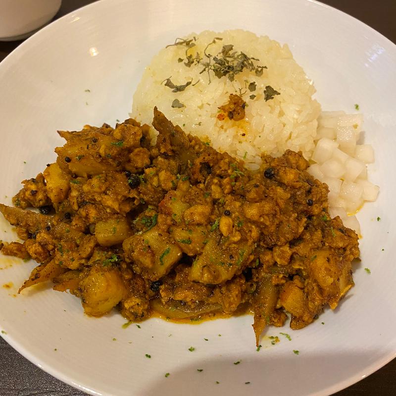鶏ごぼうとサツマイモのキーマ(カレバカカレー @カレーとお酒banyan)