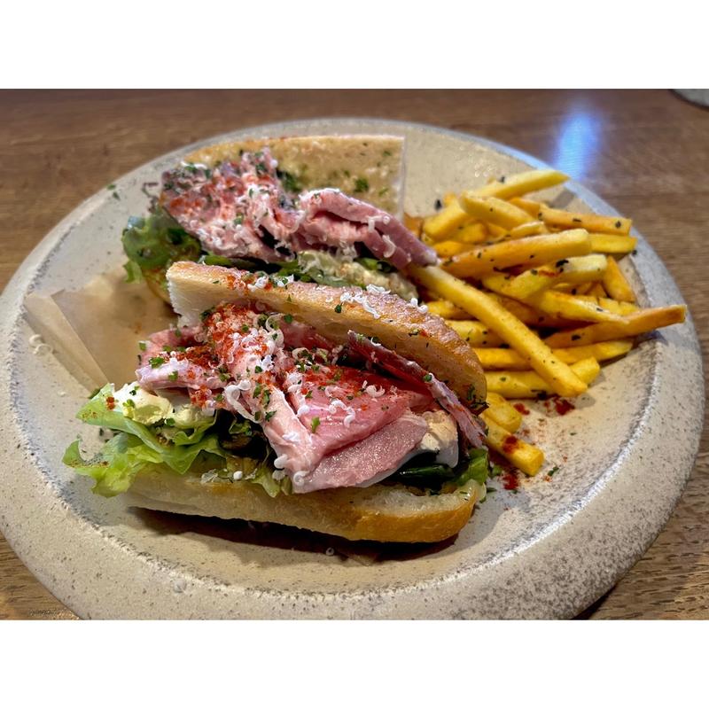 ハーブポークとクリームチーズのサンド(Мир cafe ミールカフェ)