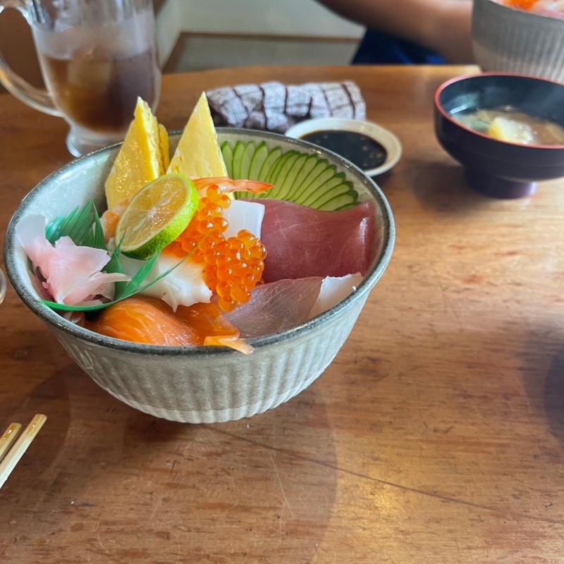 海鮮丼(有限会社鮨乃三太)