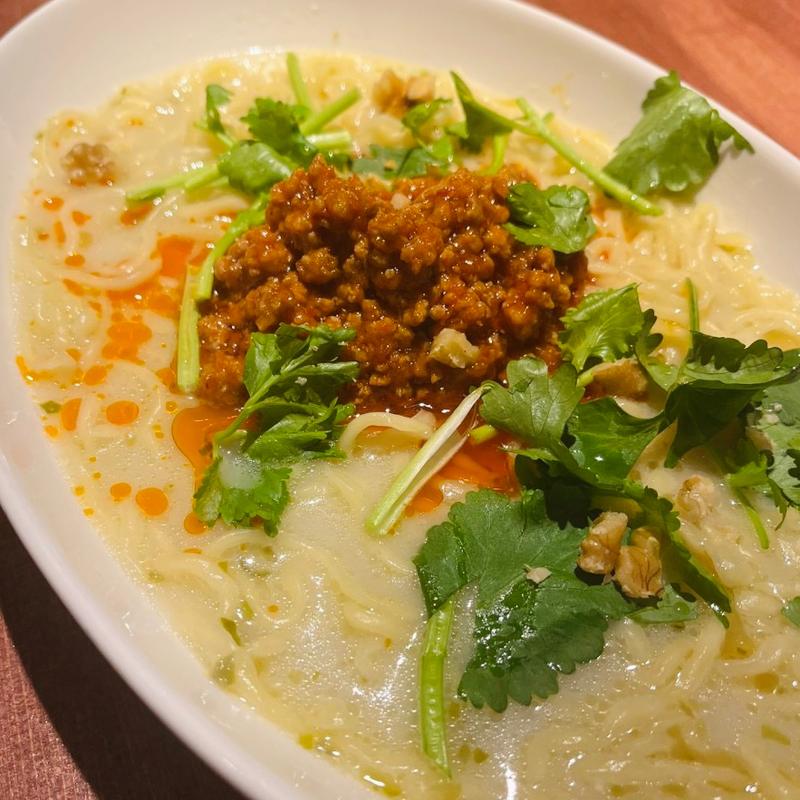 期間限定の豆乳坦々麺(ピンチョスバル サンティアゴ 三軒茶屋店)