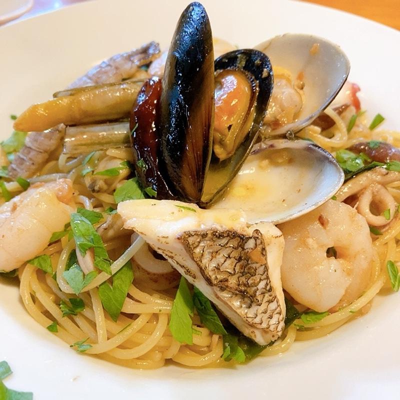 本日のいろいろ魚介入りペペロンチーノスパゲッティ(パパジーノ （PaPa JiNO）)