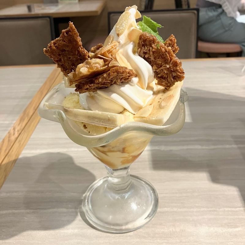 バナナキャラメルナッツパフェ(KamakurapastaFresca 鎌倉パスタ)