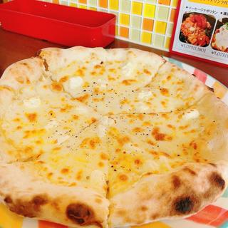4種チーズたっぷりピザ　はちみつ付き(Smile Kitchen-pizza diner-スマイルキッチン)