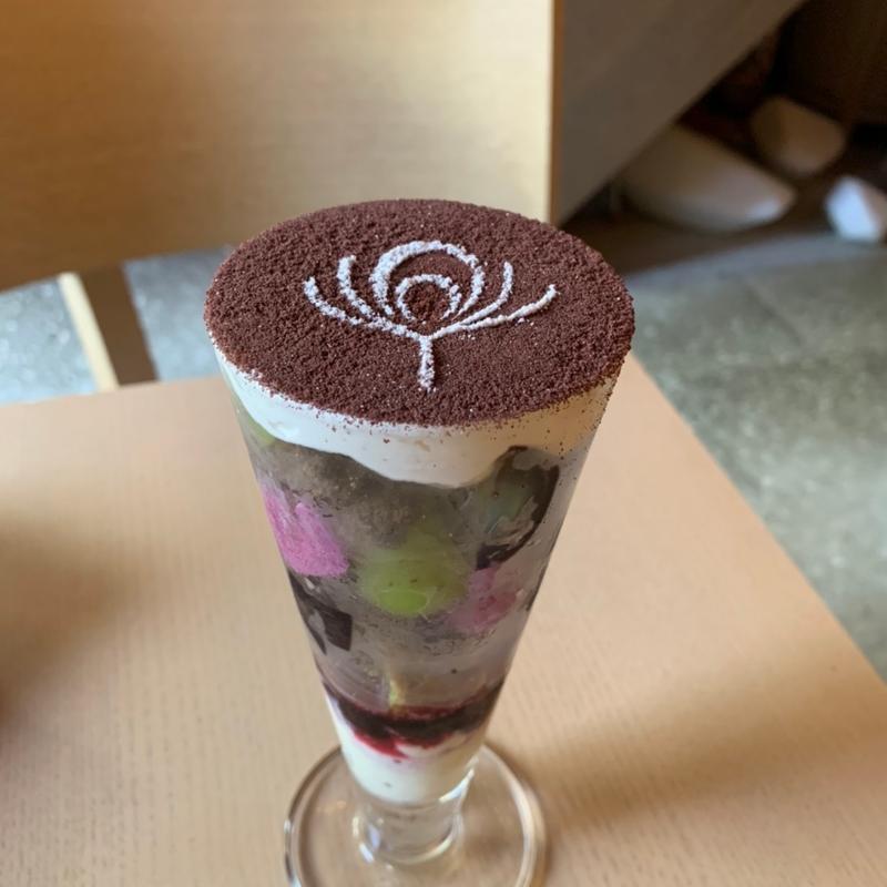 葡萄と煎茶のヴィオレパフェ(Salon de KANBAYASHI 上林春松本店 （サロンドカンバヤシ）)