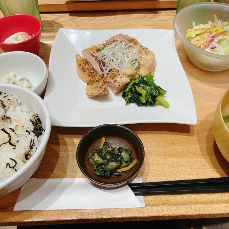 鶏の黒胡麻七味焼き(おぼんdeごはん ららぽーと富士見店)