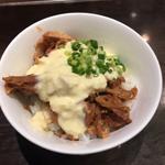 タルタルと肉のごはん(千極煮干 （センゴクニボシ）)