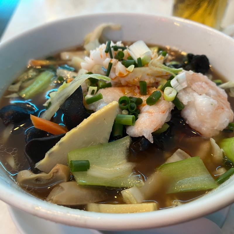 酸辣刀削麺(老辺餃子館 本店 （ロウベンギョウザカン）)