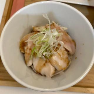 鶏胸肉のumamiチャーシュー丼(麺Lab 美味身 -umami-)
