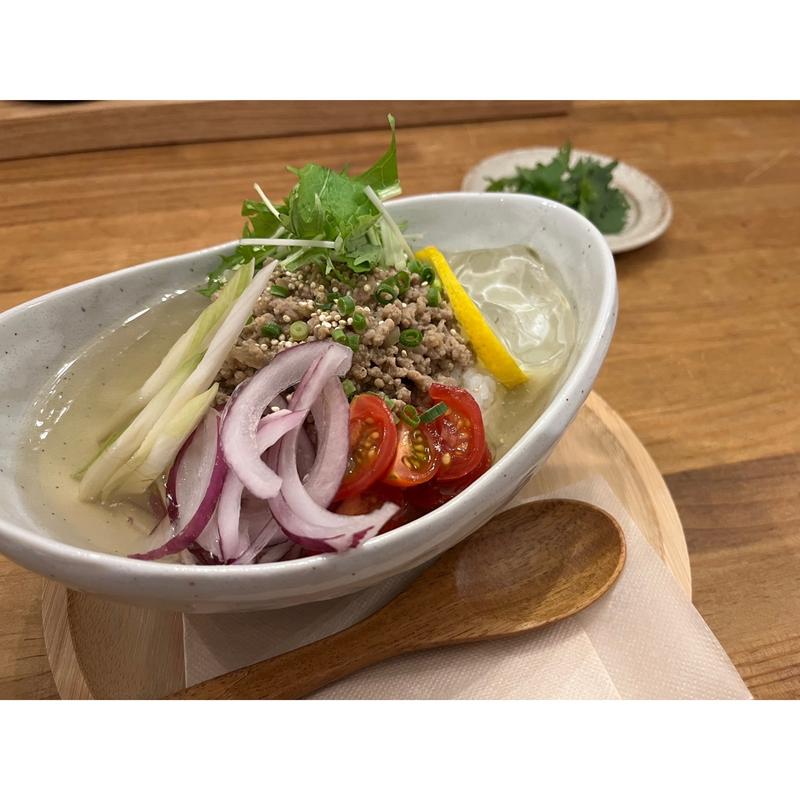 スパイス香る豚挽肉とパクチーのタイ風冷製茶漬け(無国籍茶漬　Nowad)