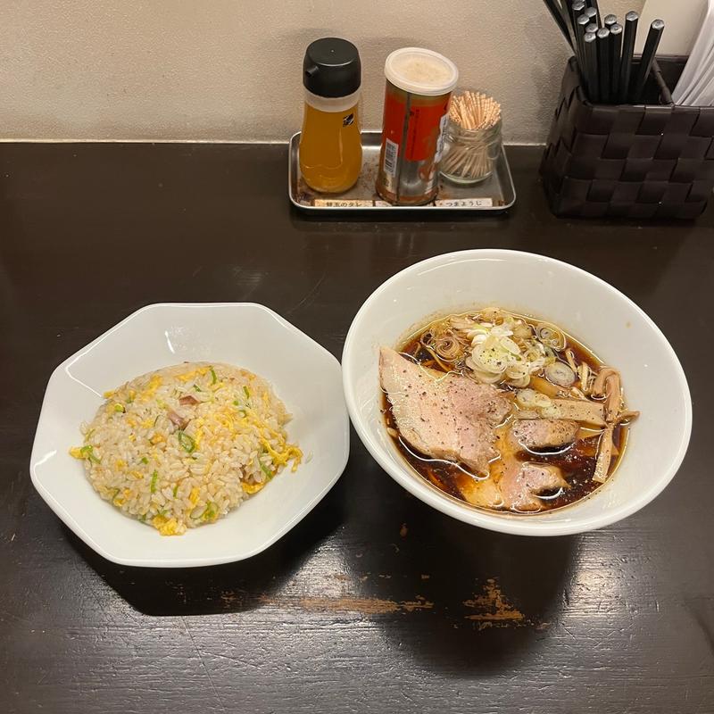 足跡ブラック醤油＆半チャーハン(博多とんこつ 豚の足跡)