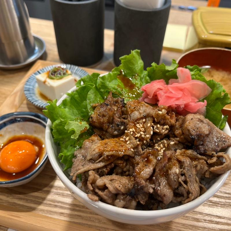 炙りかるび丼(肉めし あらさこ)