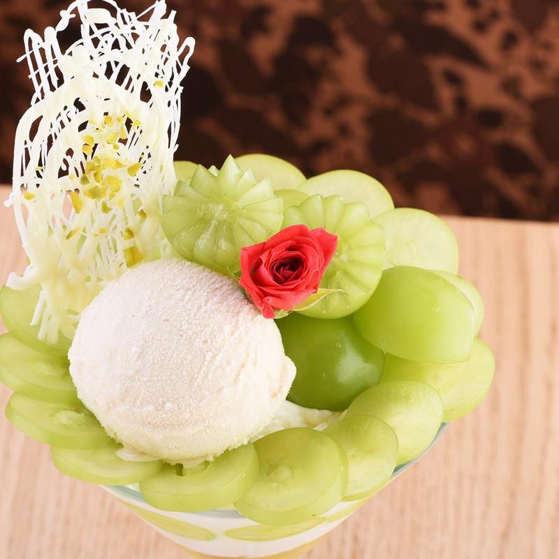 シャインマスカットパフェ(水信フルーツパーラーラボ)