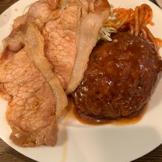 煮込みハンバーグと豚生姜焼き定食(キッチン大正軒)