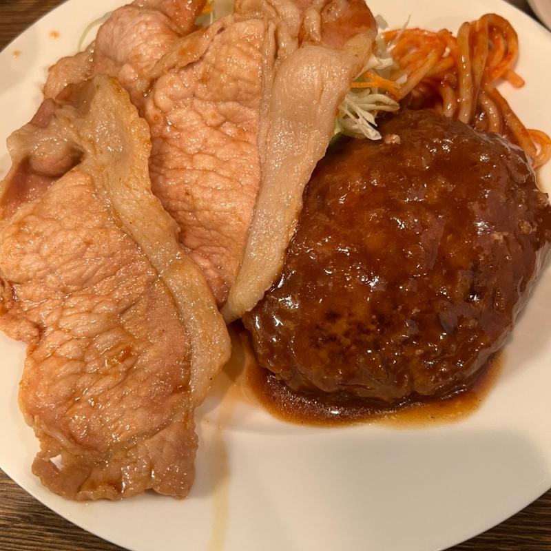 煮込みハンバーグと豚生姜焼き定食(キッチン 大正軒(タイショウケン))