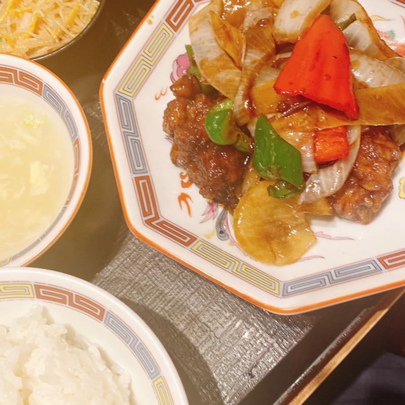 黒酢の酢豚定食(拉拉飯店 （ラーラーハンテン）)