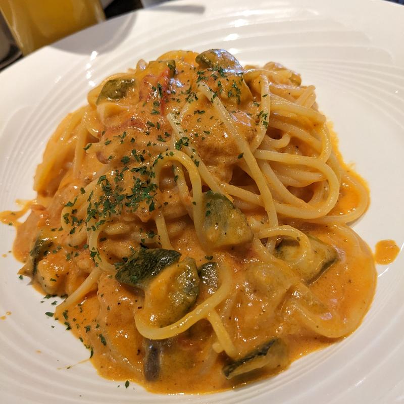 モッチァレラチーズと野菜のトマトクリームパスタ(イル・ヴィゴーレ 神田神保町店 （IL VIGORE）)