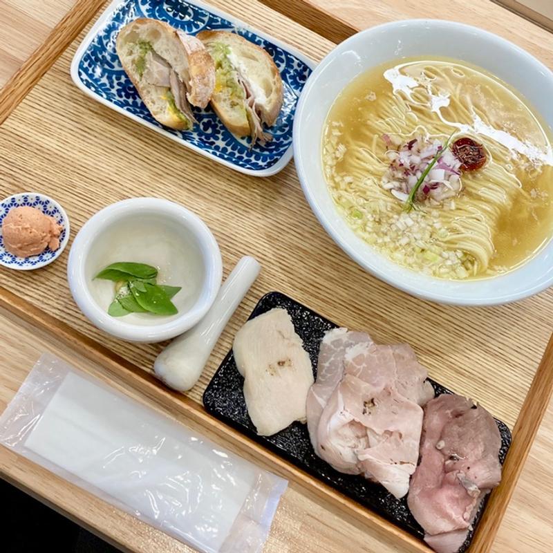 特潮ラーメンとパン(だしと小麦の可能性 だしかの)