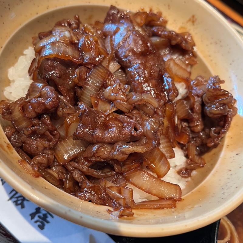 伊勢牛上肉牛丼(豚捨 （ブタステ）)