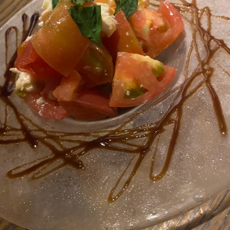 モッツァレラとトマトのカプレーゼ(カフェ コットンクラブ)