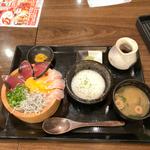 鰹・鯛・シラスの海鮮丼とトロロ定食(四国SAKABA 肥後橋店)