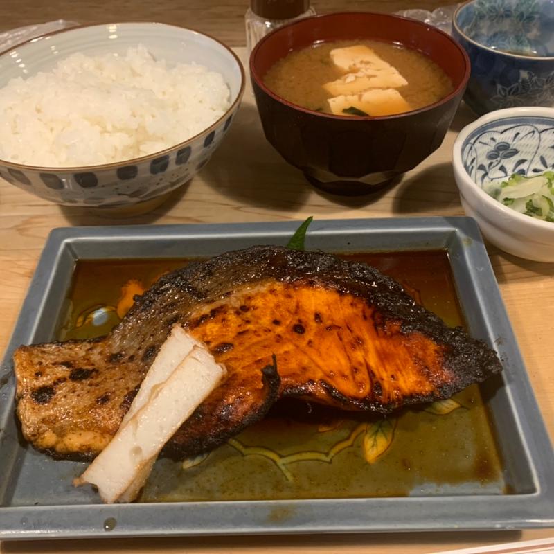 鮭照焼定食(三州屋 飯田橋 （さんしゅうや）)