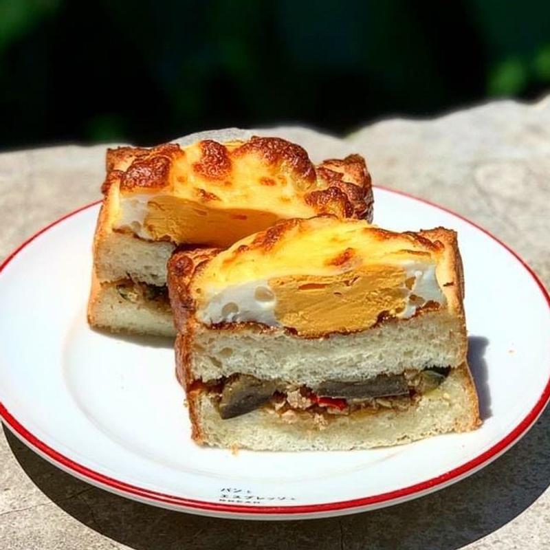 夏野菜のガパオ風クロックムッシュ(パンとエスプレッソと自由形)