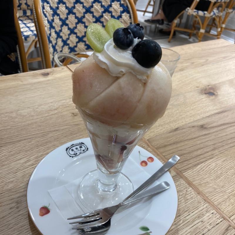 桃のパフェ　日比谷店限定(果実園リーベル 日比谷シャンテ店)