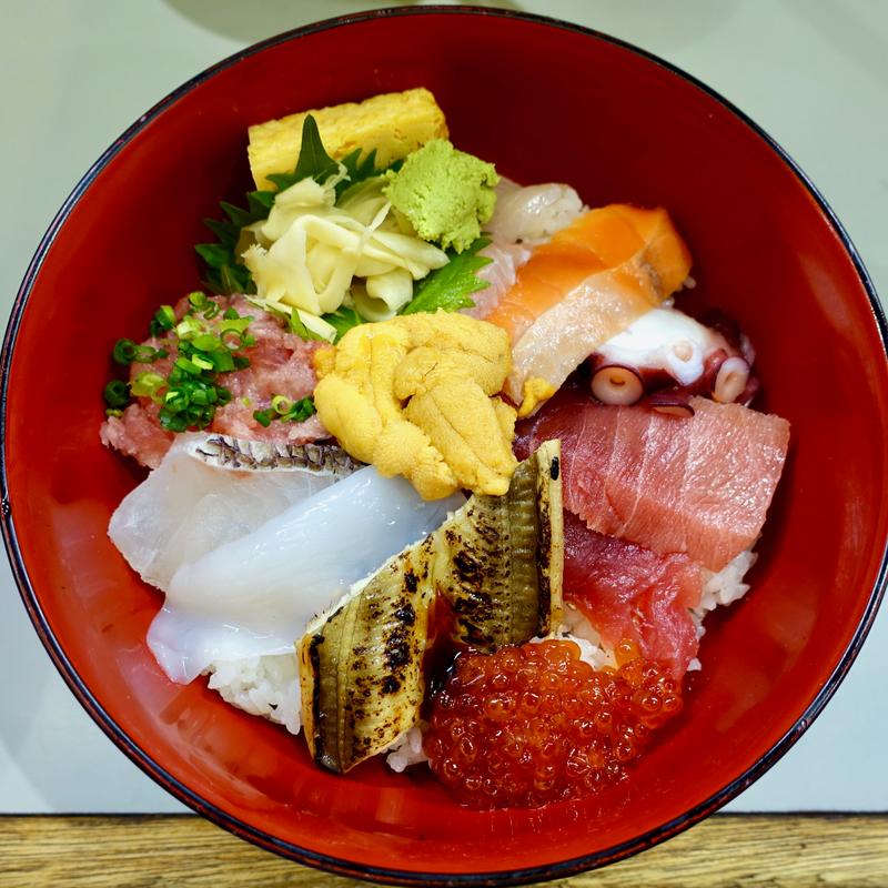 名物海鮮十種丼(お食事処 たねいち （種市）)