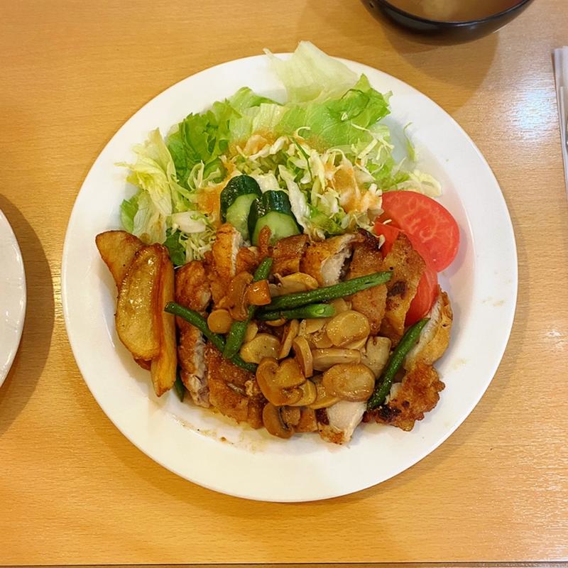 チキングリル よく焼き カット(レストラン コトブキ)