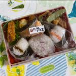彩りおにぎり弁当