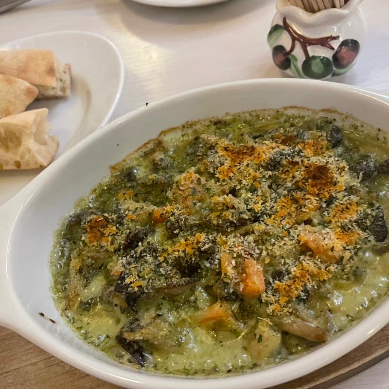 つぶ貝の香草焼き(フォカッチャ)