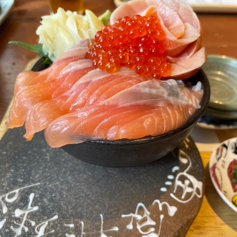 シハチの市場海鮮丼(シハチ鮮魚店)