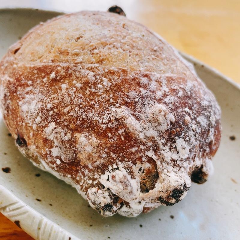 くるみとイチヂクのパン(森のパン)