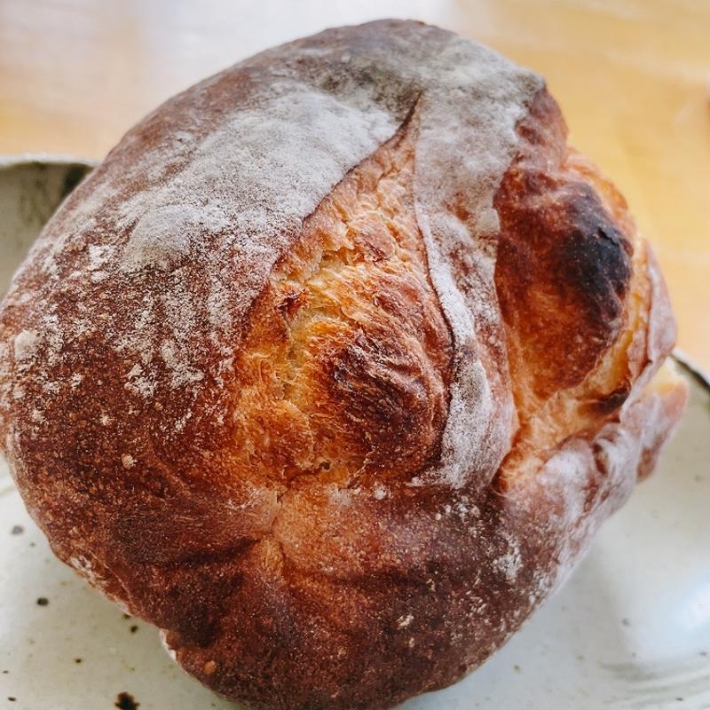 黒オリーブとトマトのパン(森のパン)