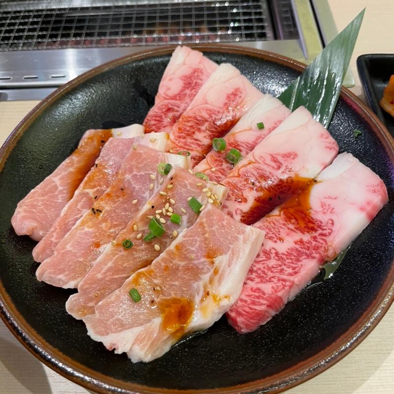 牛カルビ・豚トロ焼き(焼肉 ごち)